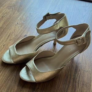 Pelle Moda Gold Kitten Heels